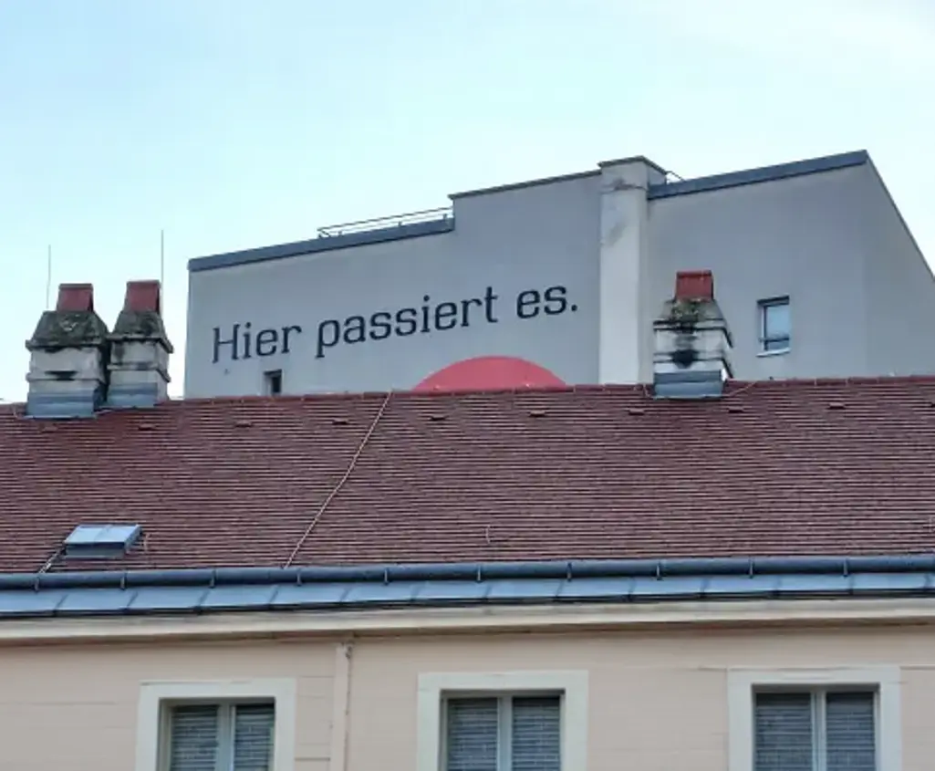 Wien_Fassade mit Aufschrift