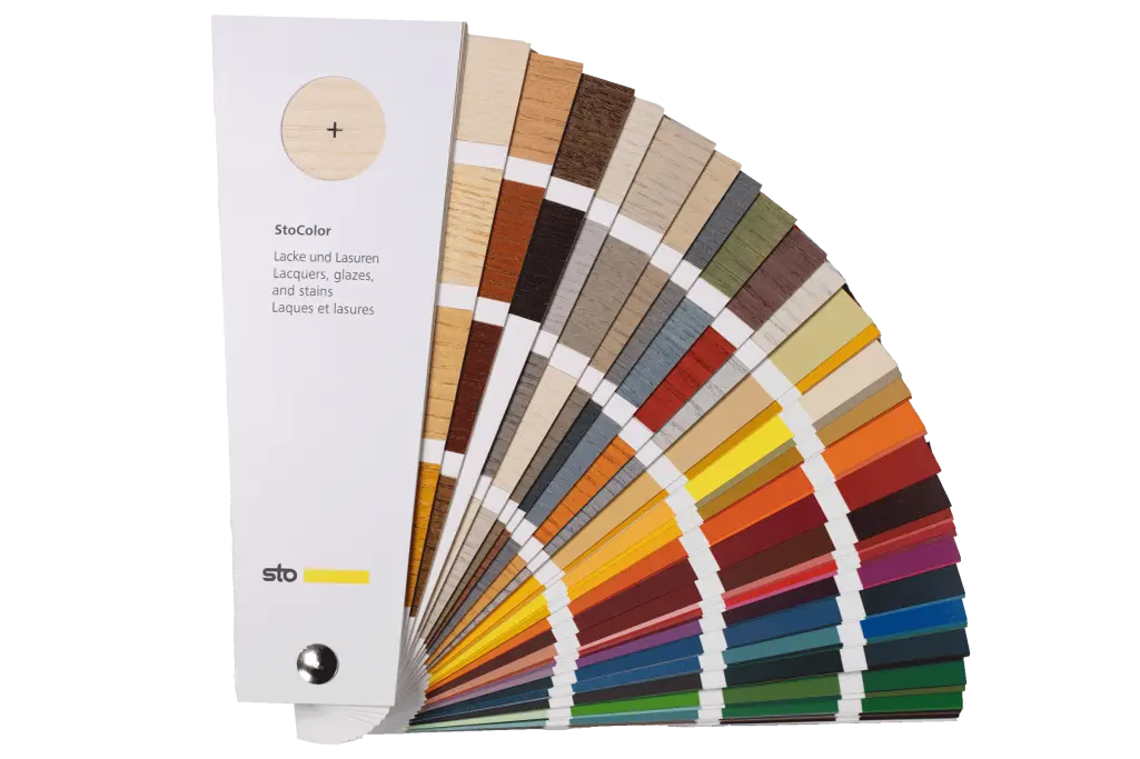 Lacke-und-Lasuren-Farbtonfächer von Sto - aufgefächert