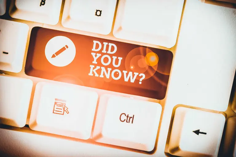 Schriftzug "Did you know?" Fakten und Zahlen, Information über Sto, weiße Tastatur; Bildquelle: © Artur | www.stock.adobe.com